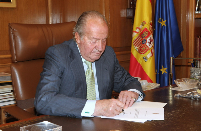 <span style='color:#780948'>ARCHIVED</span> - King Juan Carlos of Spain abdicates