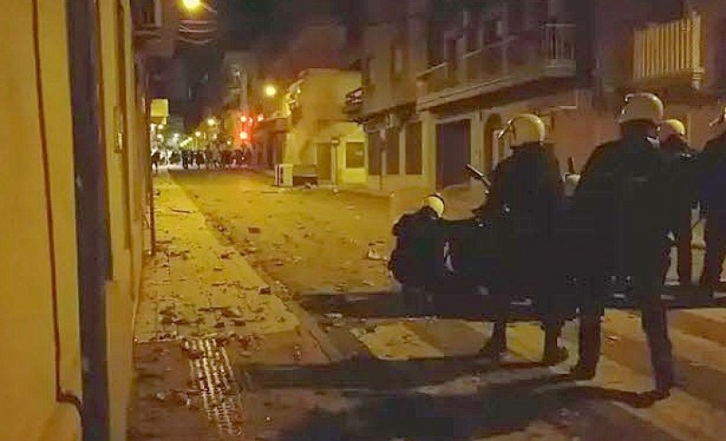 <span style='color:#780948'>ARCHIVED</span> - Police officers jailed as violence sparks protests in poverty-stricken Andalusian town