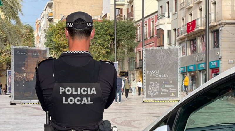 <span style='color:#780948'>ARCHIVED</span> - Owner of 24-hour shop in Elche locks thief inside establishment until police arrive