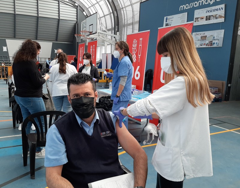 <span style='color:#780948'>ARCHIVED</span> - Spanish government steps in to vaccinate police officers in Catalonia after separatist politics creates vaccine-gap