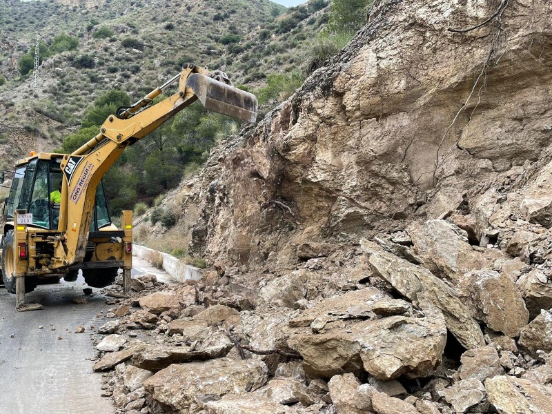 <span style='color:#780948'>ARCHIVED</span> - Three roads in Murcia and Archena closed to traffic by rain and rock falls on Wednesday evening