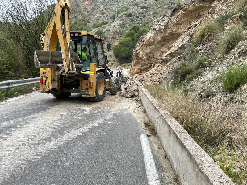 <span style='color:#780948'>ARCHIVED</span> - Three roads in Murcia and Archena closed to traffic by rain and rock falls on Wednesday evening