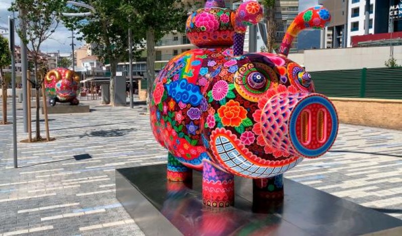 <span style='color:#780948'>ARCHIVED</span> - Vibrant “Galaxia Hung” sculptures in Benidorm plazas until July 12