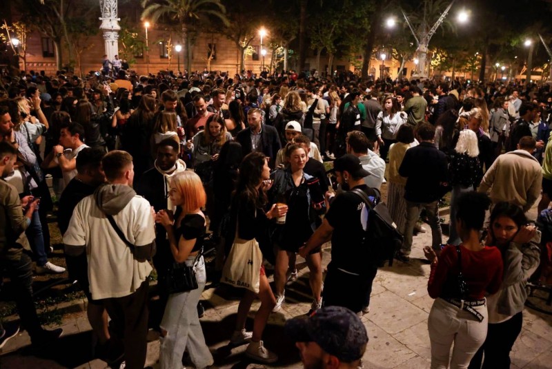<span style='color:#780948'>ARCHIVED</span> - Experts anxious after thousands hit the streets to celebrate the end of State of Alarm in Spain at the weekend