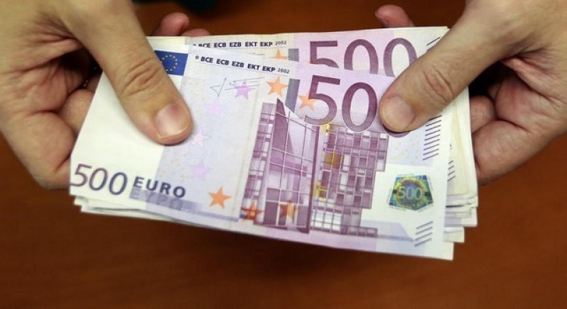 <span style='color:#780948'>ARCHIVED</span> - Cash payments of over 1,000 euros to be outlawed in Spain