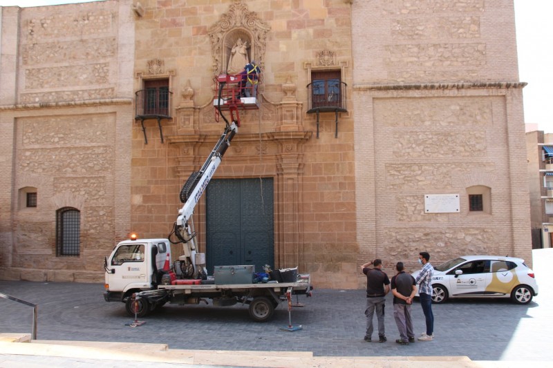 <span style='color:#780948'>ARCHIVED</span> - Alhama church combats pooing pigeons with fabric meshing