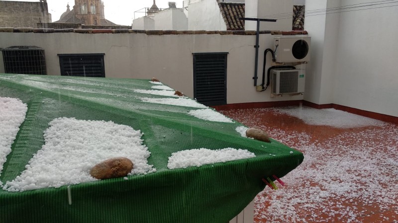 <span style='color:#780948'>ARCHIVED</span> - Torrential hailstorm batters Ecija in Seville province