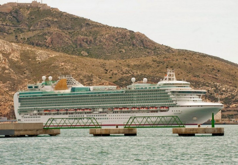 <span style='color:#780948'>ARCHIVED</span> - International cruise ships return to Spain after lifting of ban