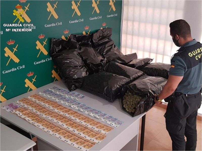 <span style='color:#780948'>ARCHIVED</span> - Motorist arrested in Torrevieja with 23 kilos of marijuana in his car