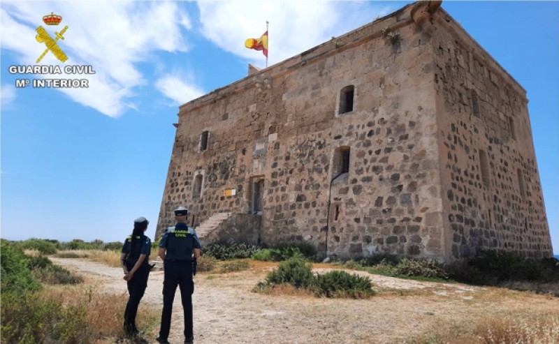 <span style='color:#780948'>ARCHIVED</span> - Alicante police step up summer surveillance on Tabarca island