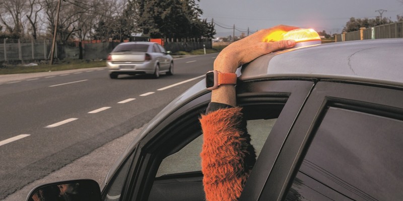 Drivers in Spain can use new emergency lights instead of triangles as of today