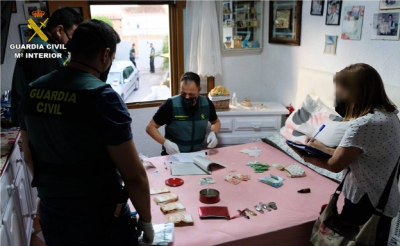 <span style='color:#780948'>ARCHIVED</span> - Arrests as police shut down drug outlets across Alicante province
