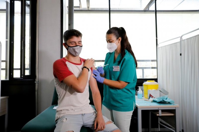 <span style='color:#780948'>ARCHIVED</span> - Vaccination of young people brought forward in Alicante