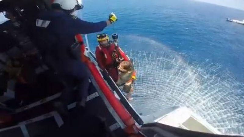 <span style='color:#780948'>ARCHIVED</span> - Three people and a dog rescued from burning yacht in Denia