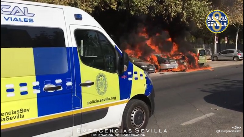 <span style='color:#780948'>ARCHIVED</span> - Emergency services called to multiple car fire in the centre of Sevilla