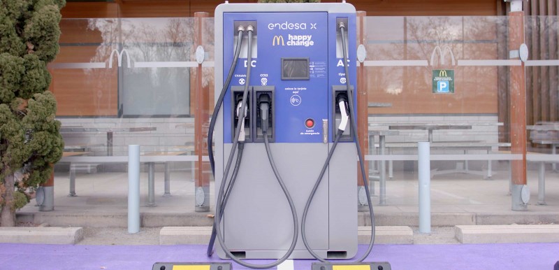 <span style='color:#780948'>ARCHIVED</span> - Electric vehicle charge with your Big Mac: Endesa and McDonald’s launch electric vehicle charging points in Malaga restaurants