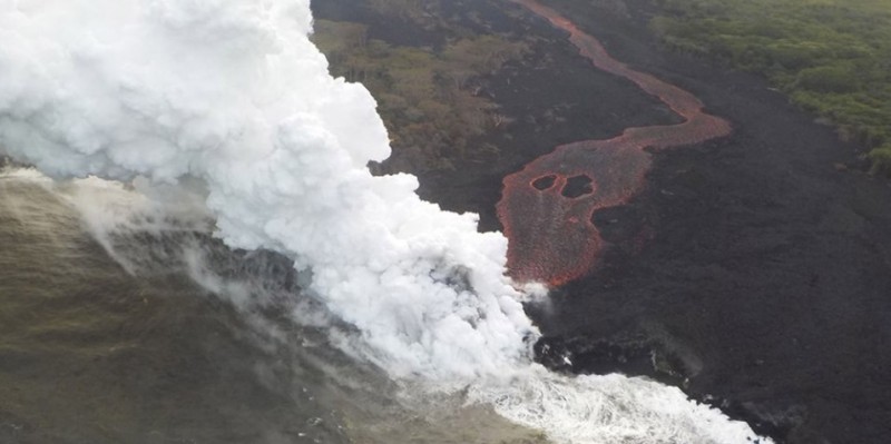<span style='color:#780948'>ARCHIVED</span> - La Palma volcano lava finally reaches the sea