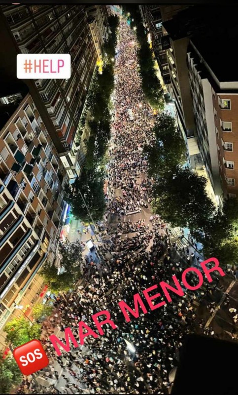 <span style='color:#780948'>ARCHIVED</span> - Over 70,000 people attend Mar Menor protest demonstration in Murcia