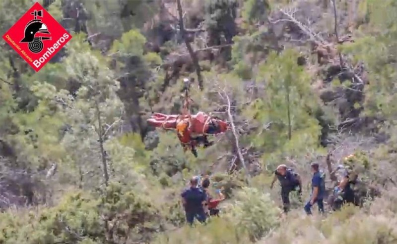 <span style='color:#780948'>ARCHIVED</span> - Biker in dramatic air rescue after plunging 100 metres over side of mountain in Alicante