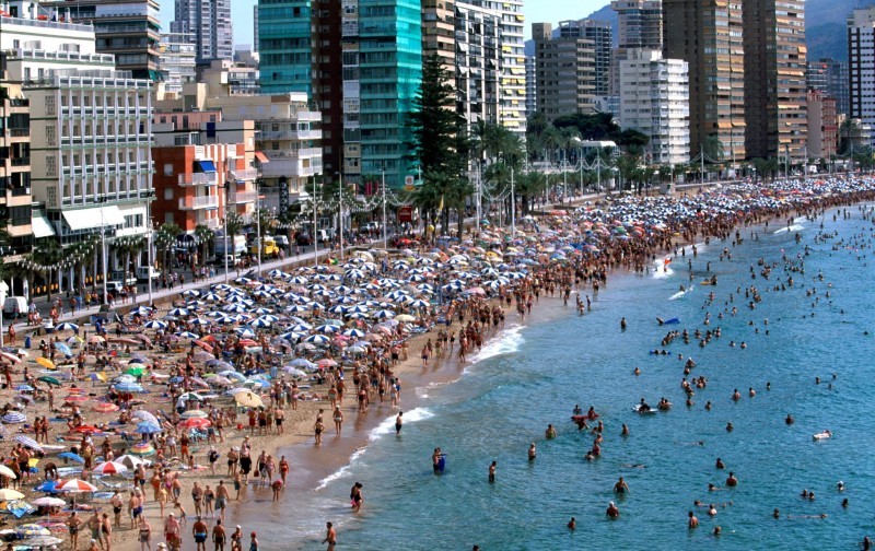 <span style='color:#780948'>ARCHIVED</span> - Bumper weekend in bustling Benidorm close to pre-pandemic levels