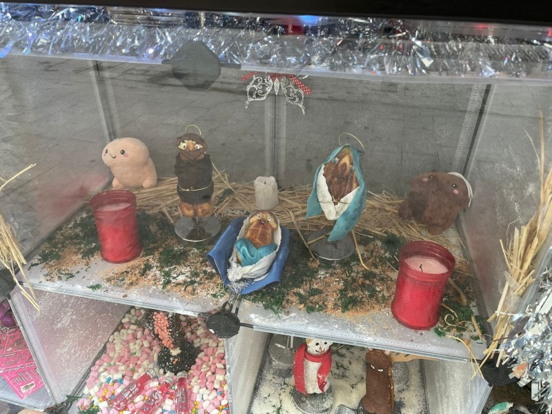 <span style='color:#780948'>ARCHIVED</span> - Seville erotic waffle shop investigated for penises and vaginas in Belen nativity scene