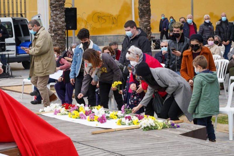 <span style='color:#780948'>ARCHIVED</span> - Cartagena tribute to migrants who died at sea