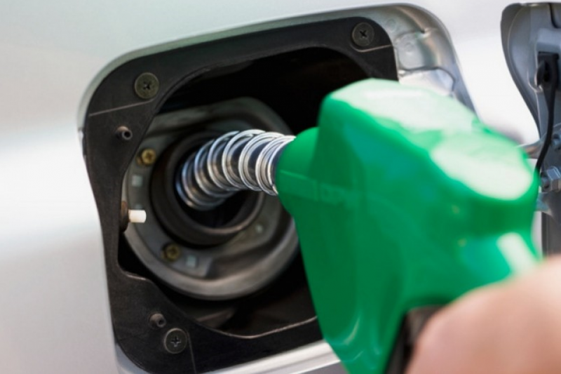 4 fuel-saving falsehoods: these tricks will not actually reduce your petrol consumption