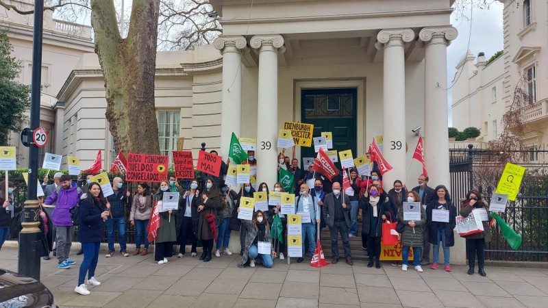 <span style='color:#780948'>ARCHIVED</span> - Spanish embassy workers in UK warn that strike may affect visa applications