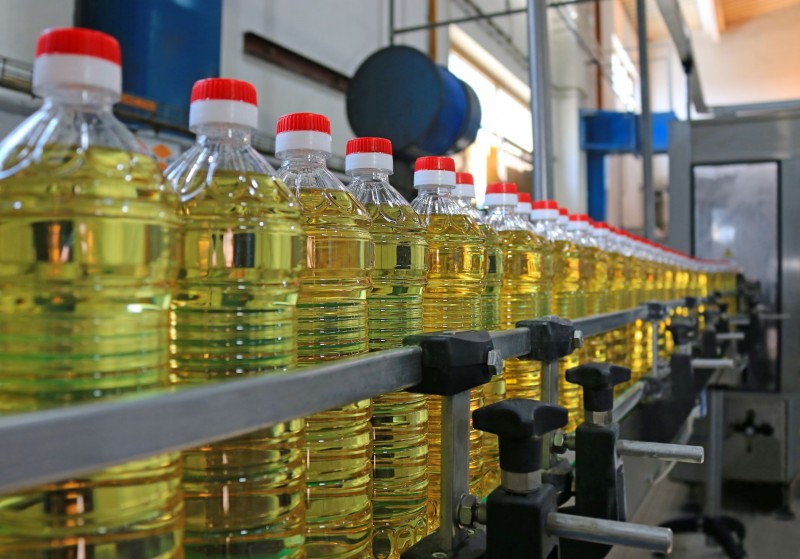 <span style='color:#780948'>ARCHIVED</span> - Spanish supermarkets resort to drastic solution to stop people stealing sunflower oil