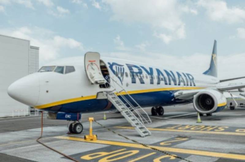 <span style='color:#780948'>ARCHIVED</span> - Ryanair flight to Alicante declares emergency after take-off
