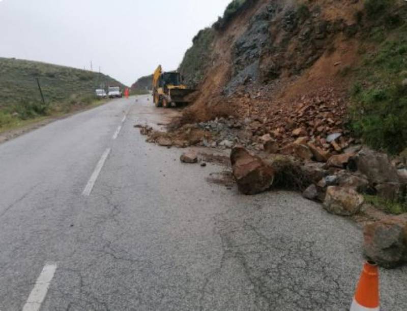 <span style='color:#780948'>ARCHIVED</span> - Landslide blocks RM-332 between Cartagena and Mazarron