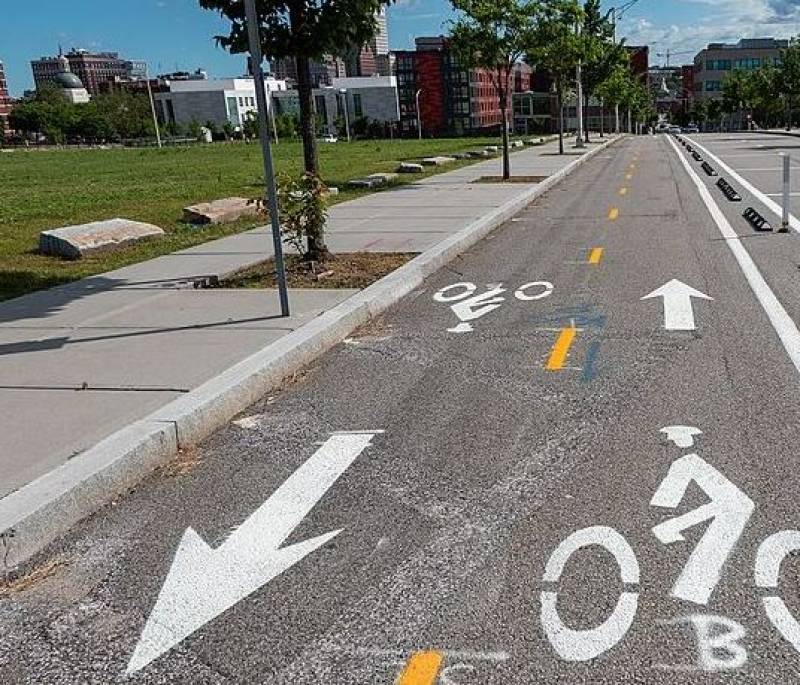These are the fines in Spain for drivers stopping in bike lanes