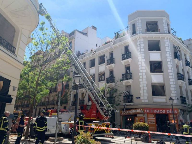 <span style='color:#780948'>ARCHIVED</span> - At least 17 injured in huge explosion in central Madrid