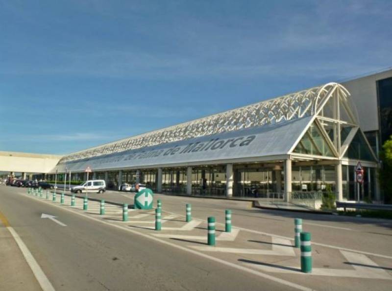 <span style='color:#780948'>ARCHIVED</span> - British tourist attacked border officers at Palma de Mallorca airport