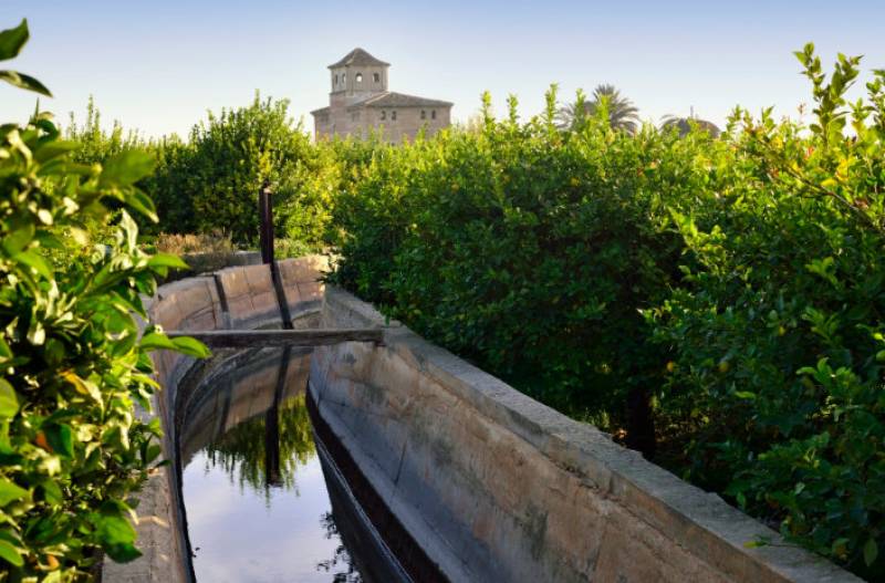 <span style='color:#780948'>ARCHIVED</span> - June 25 Free guided tour of the 1000-year-old Acequia irrigation channel in the city of Murcia
