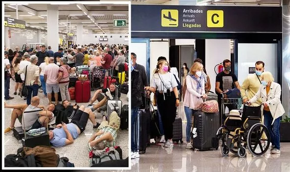 <span style='color:#780948'>ARCHIVED</span> - Massive queues at airport security for UK and US tourists in Spain