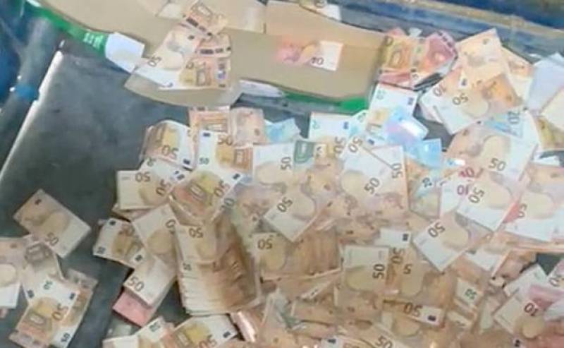 <span style='color:#780948'>ARCHIVED</span> - Spanish man throws nearly 50,000 euros in a dumpster on purpose and neighbours call the police