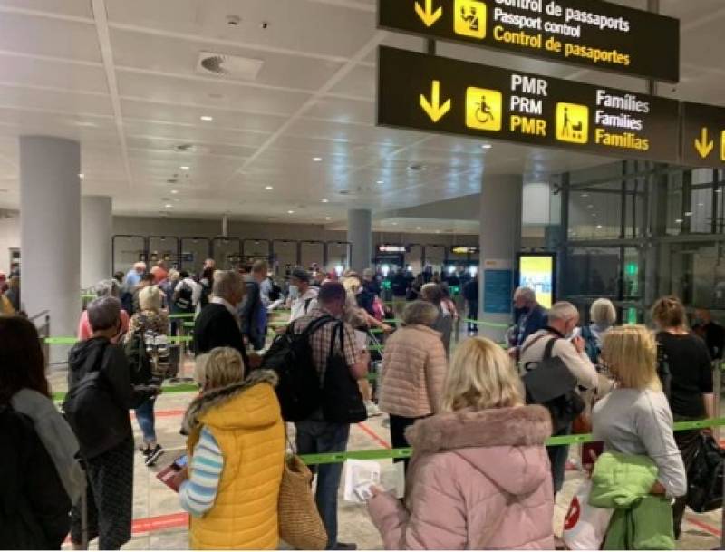 <span style='color:#780948'>ARCHIVED</span> - British holidaymakers in hellish queues at Alicante Airport due to staff shortages