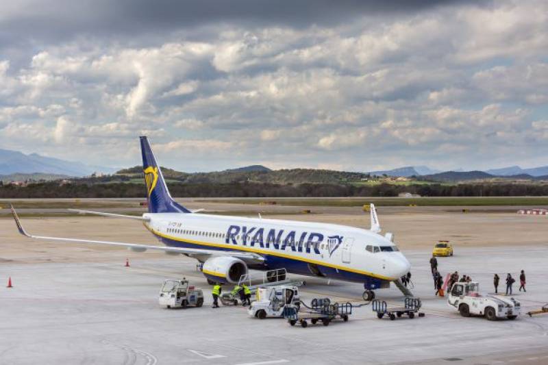 <span style='color:#780948'>ARCHIVED</span> - The end of low-cost airfares: Ryanair price hikes signal new age for climate consciousness
