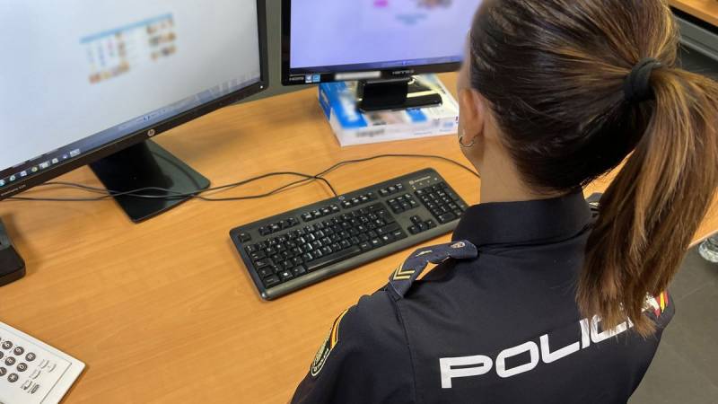 <span style='color:#780948'>ARCHIVED</span> - Alicante couple arrested for posting neighbour's personal details on a dating site