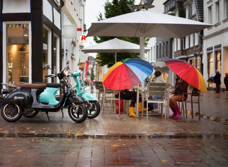 <span style='color:#780948'>ARCHIVED</span> - DANA brings torrential rain and scorching temperatures to Spain: Wednesday August 10