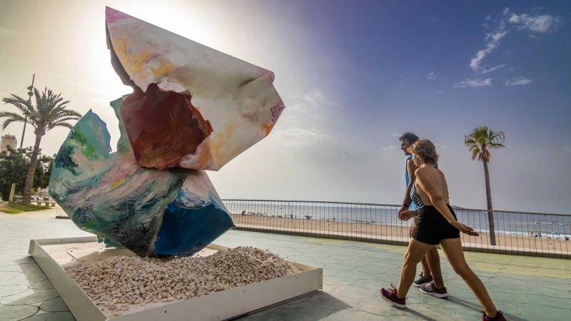 <span style='color:#780948'>ARCHIVED</span> - Benidorm unveils another seafront open-air sculpture exhibition, this one by Belgian artist