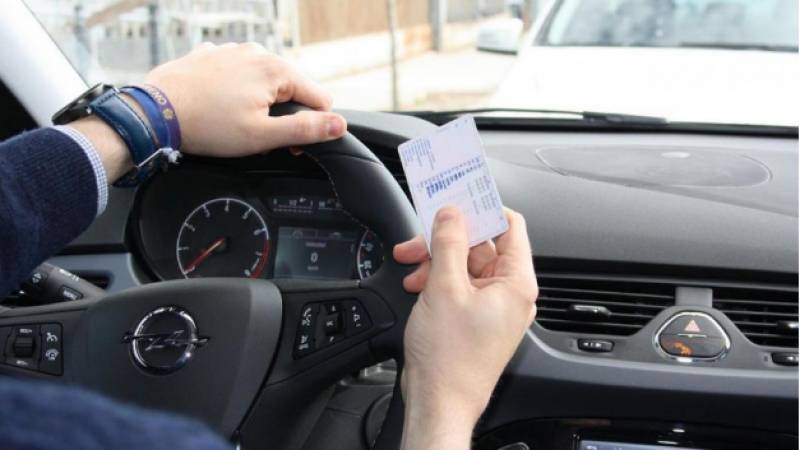 What happens if I drive with an expired licence in Spain?