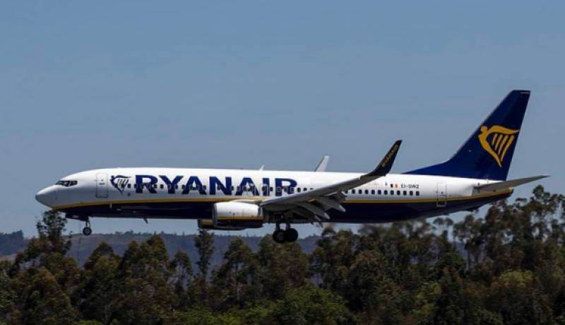 <span style='color:#780948'>ARCHIVED</span> - Ryanair Spain-UK flight turned around after hitting flock of birds