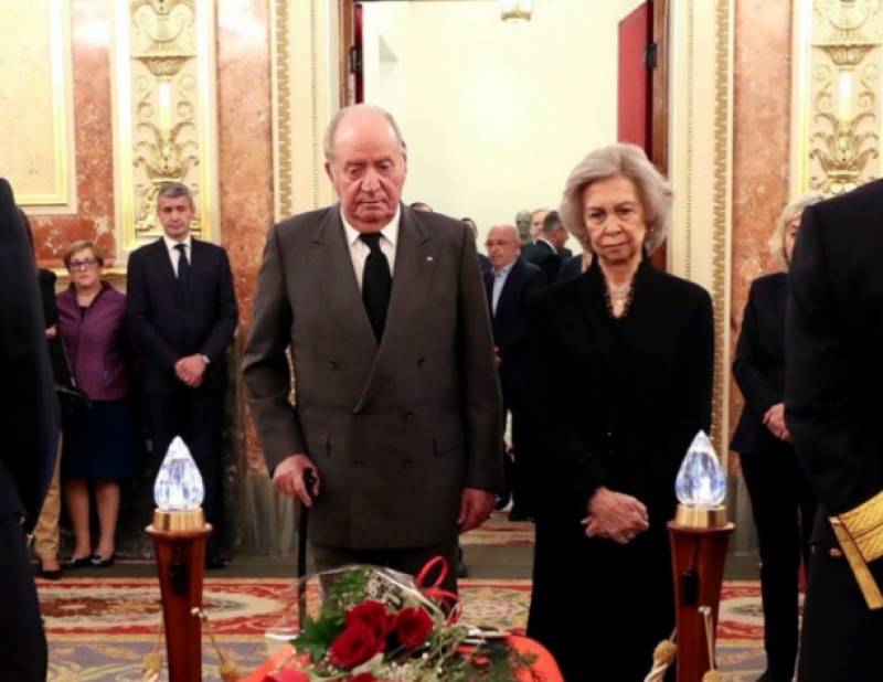 <span style='color:#780948'>ARCHIVED</span> - Royal roulette: Controversy reigns over former Spanish king attending funeral of Queen Elizabeth II