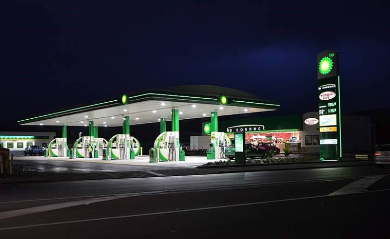 <span style='color:#780948'>ARCHIVED</span> - British petrol station giant BP considers pulling out of Spain
