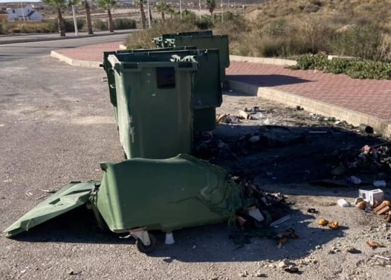 <span style='color:#780948'>ARCHIVED</span> - Camposol refuse containers fall foul of thoughtlessness