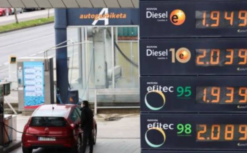 <span style='color:#780948'>ARCHIVED</span> - Spanish petrol stations ask to scrap fuel discount in favour of tax cut