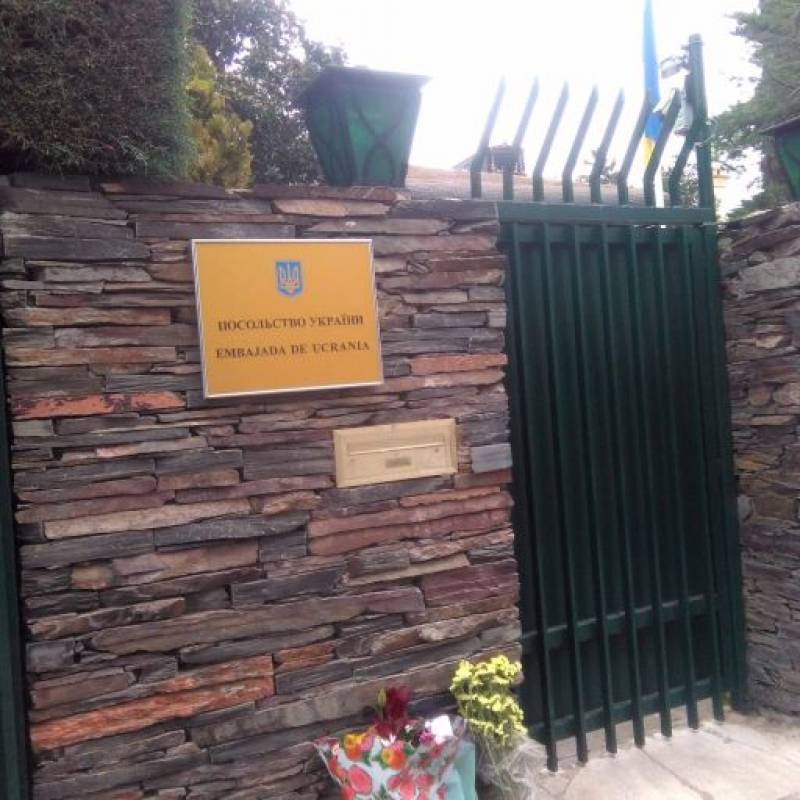 <span style='color:#780948'>ARCHIVED</span> - Ukraine Embassy worker in Madrid injured by letter bomb explosion
