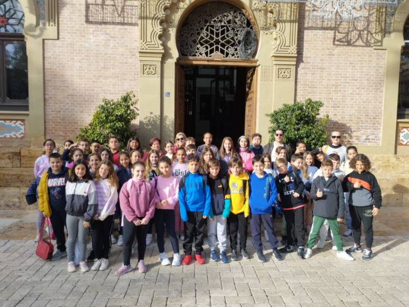 <span style='color:#780948'>ARCHIVED</span> - Schoolchildren visit Aguilas Town Hall to celebrate Constitution Day 